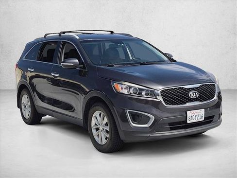 Used 2017 Kia Sorento FWD w/ LX Convenience Package image 3