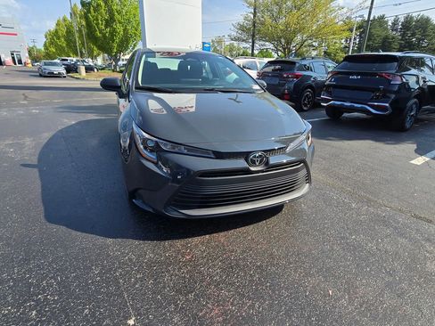 Used 2025 Toyota Corolla LE FWD image 9