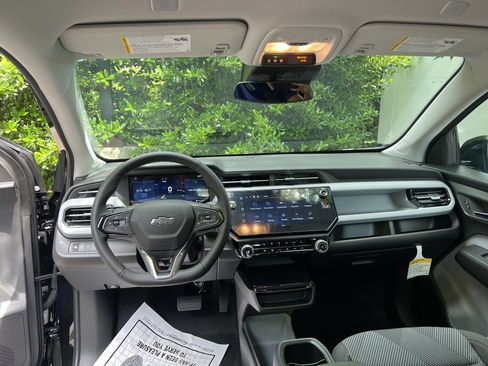New 2027 Chevrolet Bolt LT w/ Comfort Package FWD image 30