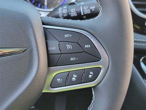 New 2026 Chrysler Pacifica Select image 6