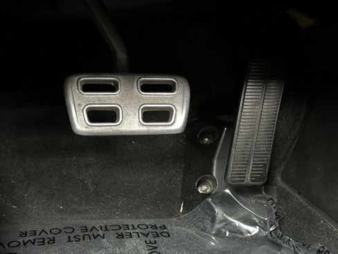 Used 2005 Chevrolet Corvette w/ Preferred Equipment Group image 38