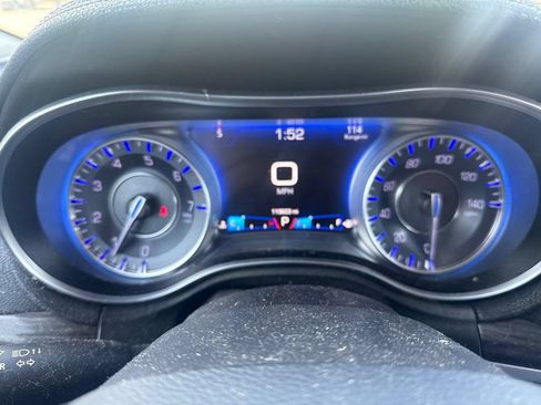 Used 2017 Chrysler 300 Limited RWD image 11