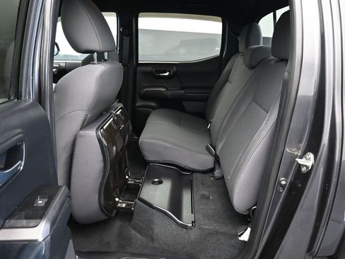 Used 2017 Toyota Tacoma TRD Off-Road image 34