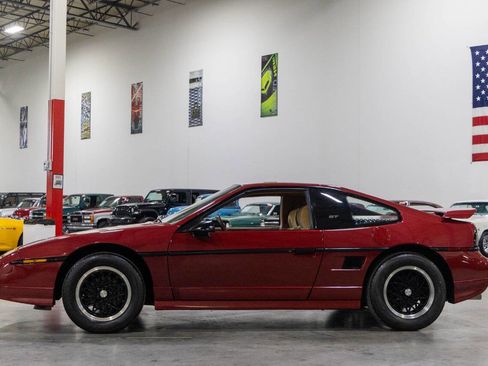 Used 1988 Pontiac Fiero GT image 3