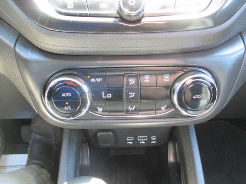 Used 2022 Chevrolet TrailBlazer LT w/ Sun and Liftgate Package AWD/4WD image 18