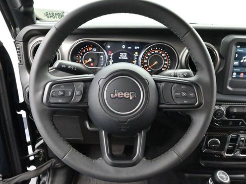 Used 2023 Jeep Gladiator Sport image 15