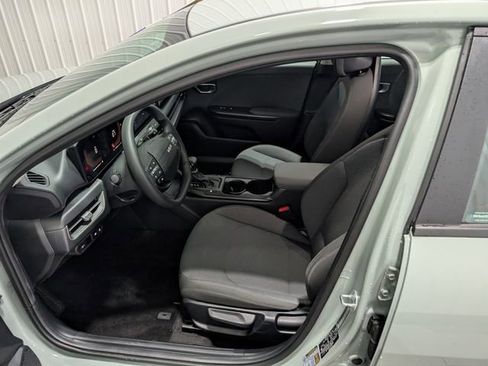 Used 2025 Kia K4 FWD image 14