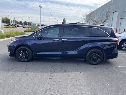 Used 2024 Toyota Sienna XSE w/ XSE Plus Package image 7