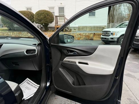 Used 2021 Chevrolet Equinox LS image 18