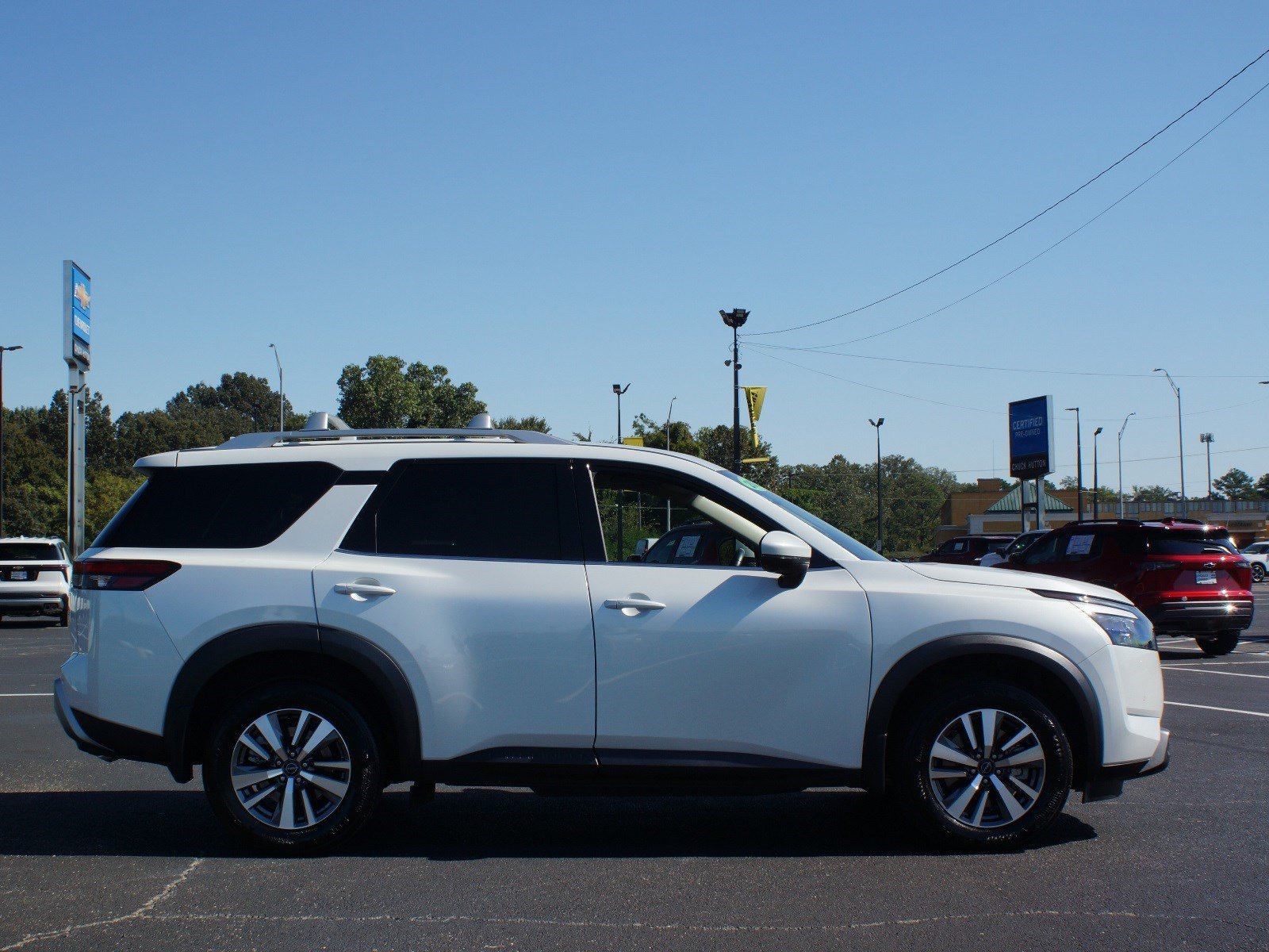 Used 2025 Nissan Pathfinder SL FWD image 21