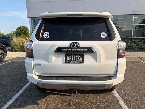 Used 2019 Toyota 4Runner TRD Off-Road Premium AWD/4WD image 4