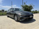New 2025 Hyundai Elantra SE image 3