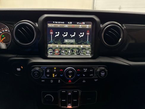 Used 2022 Jeep Wrangler Unlimited Sahara image 20