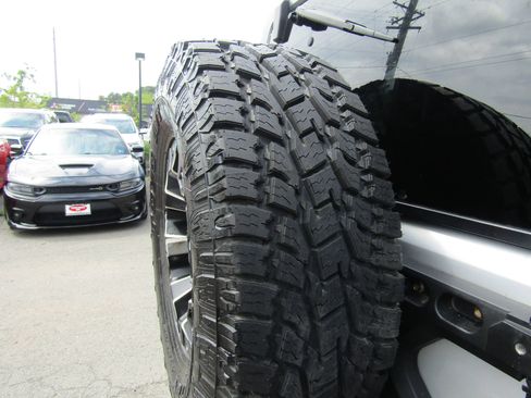 Used 2008 Jeep Wrangler Unlimited Sahara w/ Dual Top Group AWD/4WD image 10