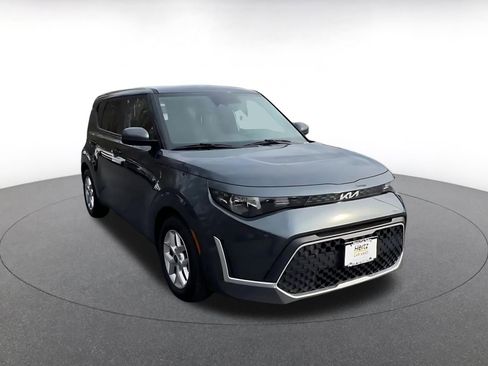 Used 2025 Kia Soul LX w/ LX Technology Package FWD image 3