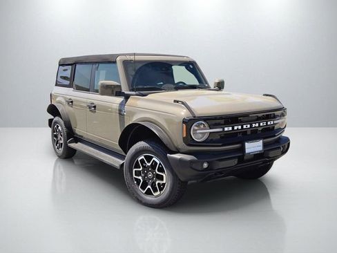New 2026 Ford Bronco Outer Banks AWD/4WD image 1