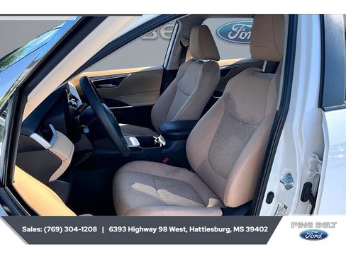 Used 2024 Toyota RAV4 XLE FWD image 19