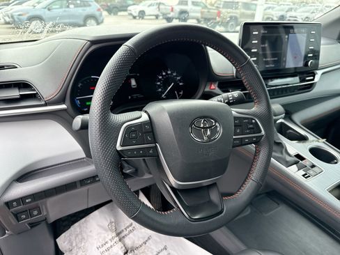 Certified 2024 Toyota Sienna XSE image 11