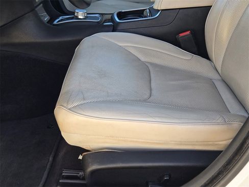 Used 2018 Chrysler 300 Limited image 22