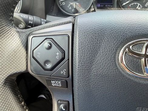 Used 2018 Toyota Tacoma TRD Sport w/ Technology Package AWD/4WD image 18