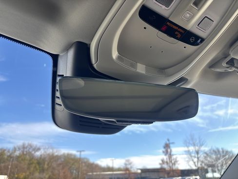 Used 2025 Volvo XC90 B6 Plus image 27