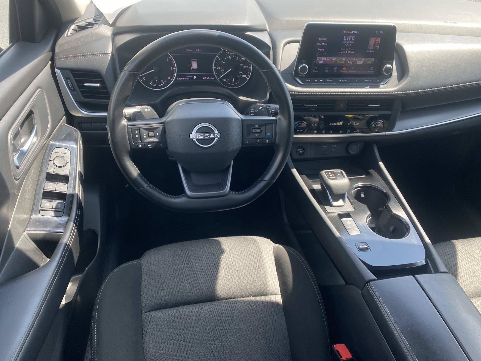 Used 2025 Nissan Rogue SV FWD image 18