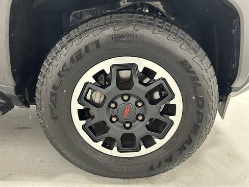 Used 2025 Toyota 4Runner TRD Off-Road Premium AWD/4WD image 63