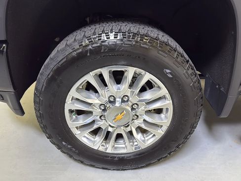 Used 2023 Chevrolet Silverado 3500 High Country w/ Z71 Off-Road Package AWD/4WD image 40