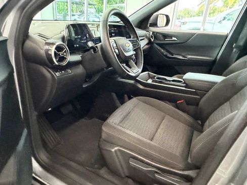 Used 2025 Chevrolet Equinox LT w/ Safety and Technology Package FWD image 11