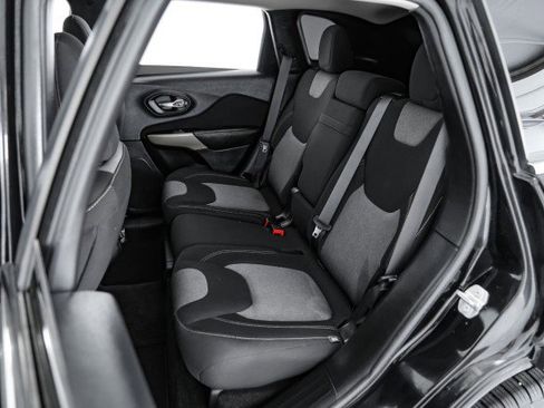 Used 2018 Jeep Cherokee Latitude image 35