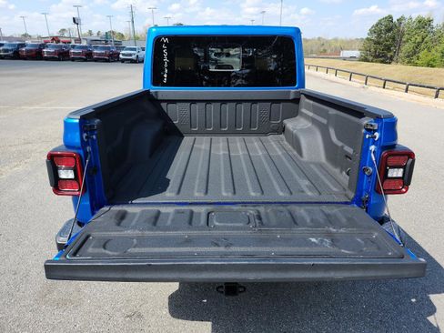 Used 2021 Jeep Gladiator Overland image 6