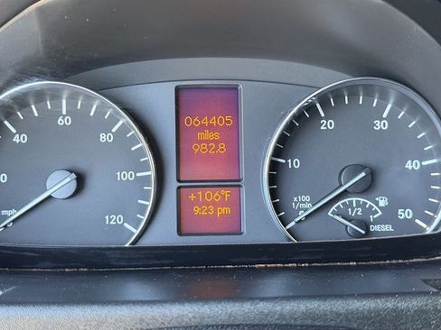 Used 2007 Dodge Sprinter 2500 RWD image 11