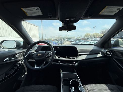 Used 2025 Chevrolet Equinox LT image 34