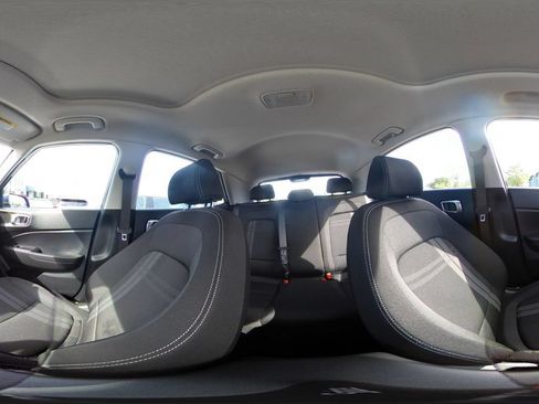 Used 2025 Hyundai Venue SEL FWD image 42