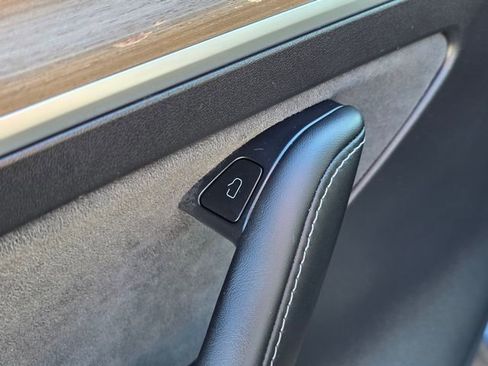 Used 2023 Tesla Model Y Long Range image 21