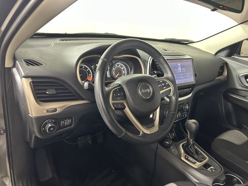 Used 2014 Jeep Cherokee Latitude w/ Cold Weather Group image 12