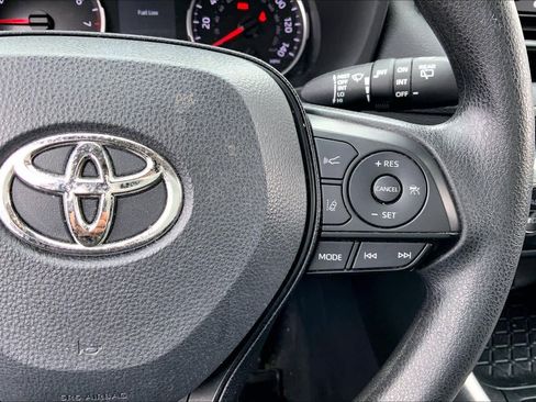 Used 2022 Toyota RAV4 XLE image 25