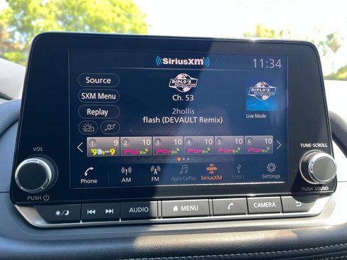 Used 2025 Nissan Rogue SV AWD/4WD image 16