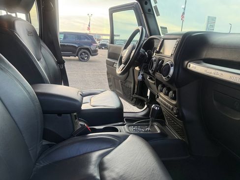 Used 2017 Jeep Wrangler Unlimited Sahara w/ Dual Top Group AWD/4WD image 35