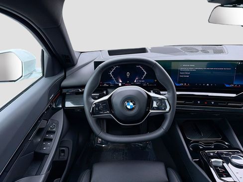 Certified 2025 BMW 530i image 19
