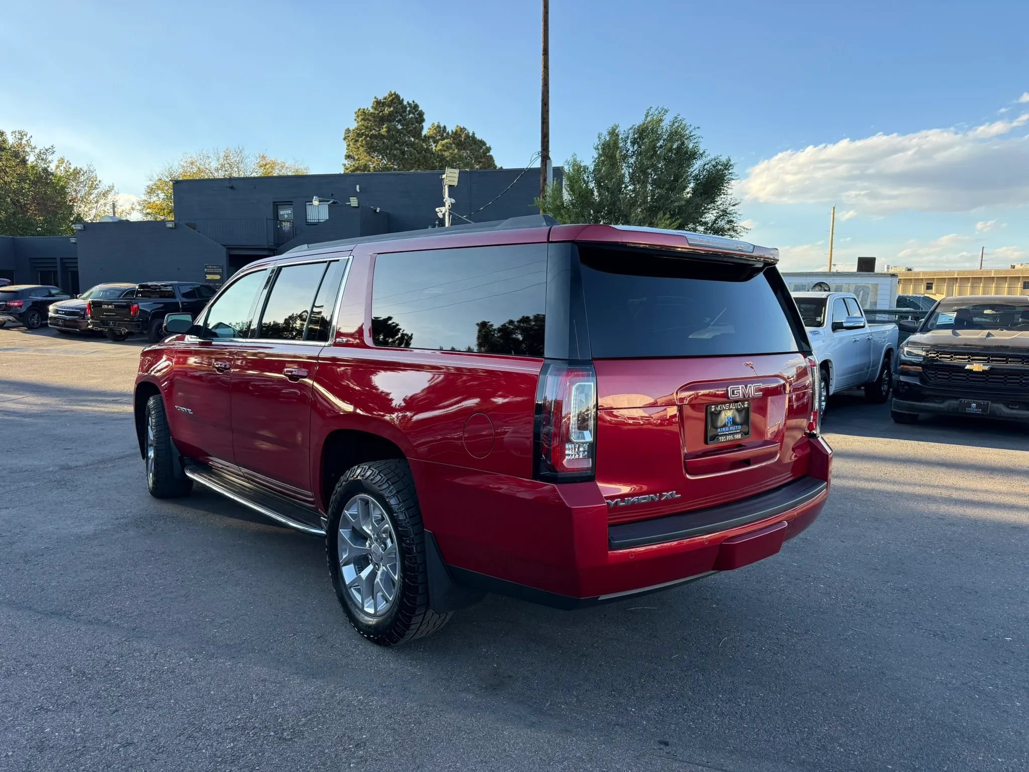 Used 2015 GMC Yukon XL SLT w/ HD Trailering Package AWD/4WD image 4