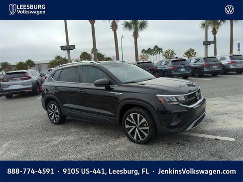 Used 2022 Volkswagen Taos SE w/ Panoramic Sunroof Package image 1