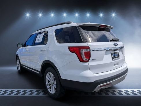 Used 2017 Ford Explorer XLT FWD image 5