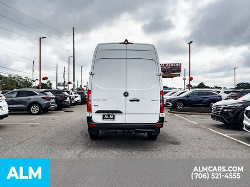 Used 2025 Mercedes-Benz Sprinter 2500 image 9