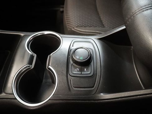 Used 2024 GMC Terrain SLE FWD image 9