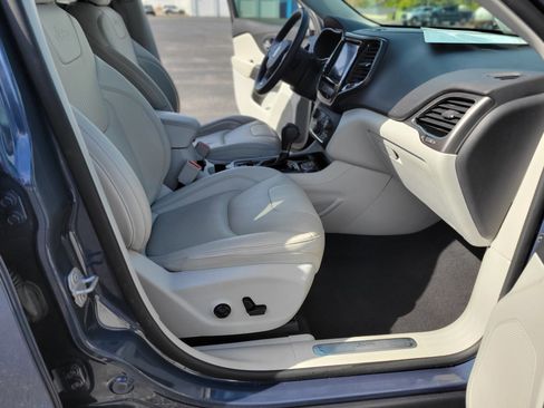 Used 2020 Jeep Cherokee Limited image 30