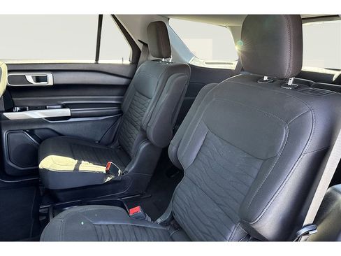Used 2021 Ford Explorer XLT image 14