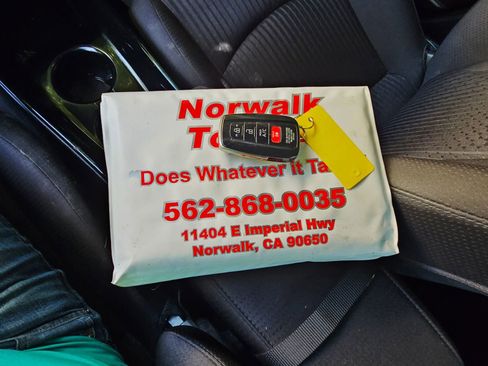 Used 2018 Toyota Prius Prime Premium image 19