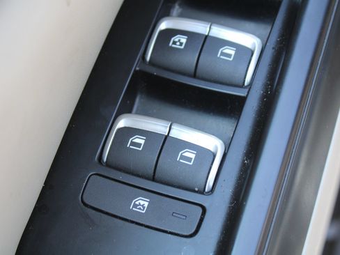 Certified 2024 Kia Carnival LX FWD image 25