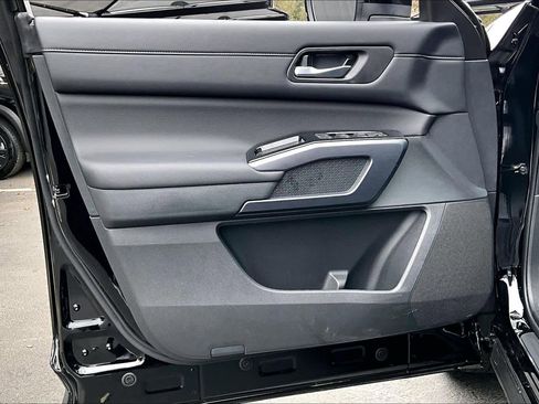 New 2026 Nissan Pathfinder SL image 10